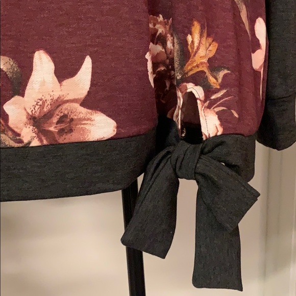 ❣️SALE❣️ NWT Floral Side Tie Top - Picture 5 of 7
